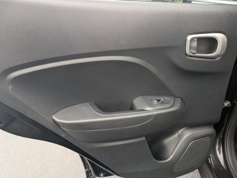 Used 2025 Hyundai Venue SEL FWD image 23