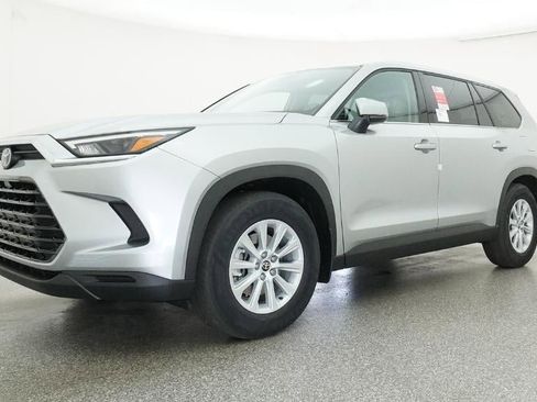 New 2026 Toyota Grand Highlander XLE image 17