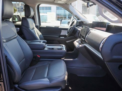 New 2025 Ford Expedition Active image 17