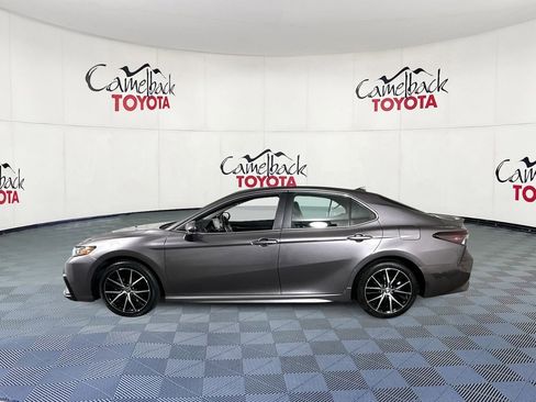 Used 2024 Toyota Camry SE image 5