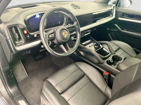 Used 2024 Porsche Cayenne AWD/4WD image 9