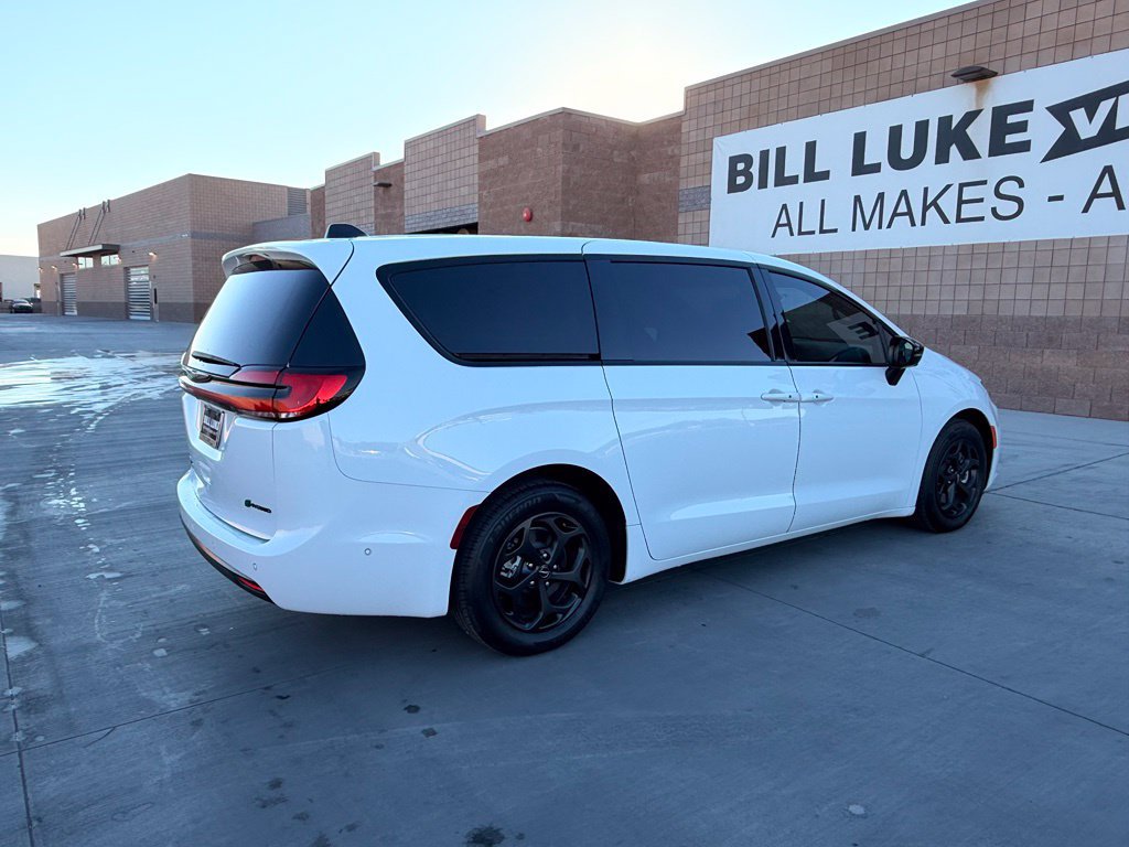 Used 2023 Chrysler Pacifica Limited w/ S Appearance Package FWD image 7