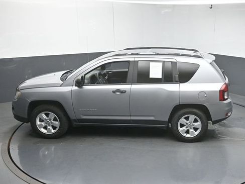 Used 2016 Jeep Compass Sport FWD image 41