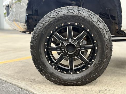 Used 2019 Toyota Tundra SR5 w/ SR5 Upgrade Package AWD/4WD image 10