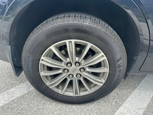 Used 2017 Cadillac XT5 Luxury w/ Driver Awareness Package FWD image 14