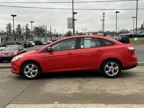 Used 2013 Ford Focus SE w/ SE Winter Pkg image 9