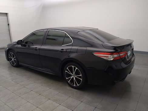 Used 2018 Toyota Camry SE image 3