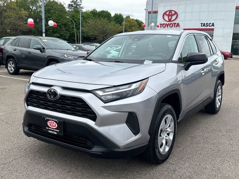 Used 2023 Toyota RAV4 LE FWD image 3