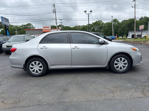 Used 2011 Toyota Corolla LE FWD image 8