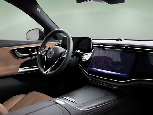 Used 2025 Mercedes-Benz E 450 4MATIC Sedan image 24