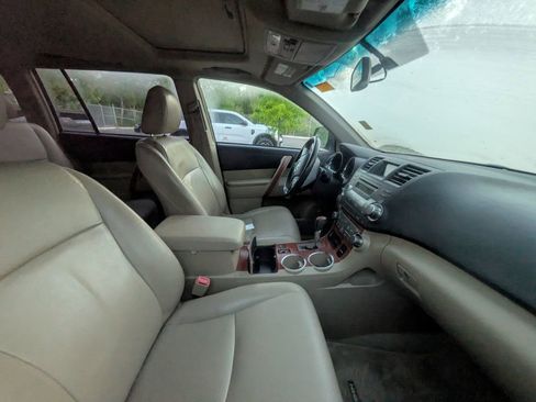 Used 2010 Toyota Highlander Limited AWD/4WD image 10