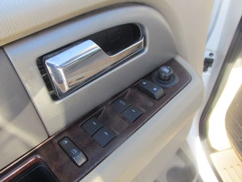 Used 2014 Ford Expedition XLT w/ Equipment Group 202A AWD/4WD image 33