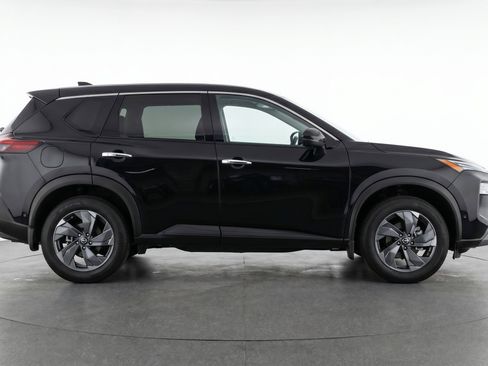 Used 2025 Nissan Rogue SV image 11