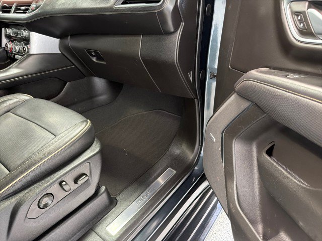Used 2021 GMC Yukon SLT w/ SLT Premium Package RWD image 13