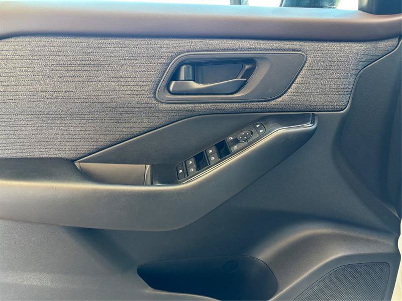 Used 2023 Nissan Rogue S FWD image 15
