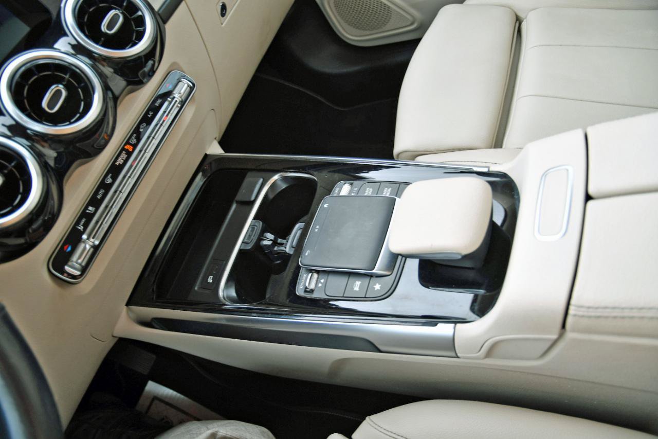 Used 2022 Mercedes-Benz GLB 250 w/ Premium Package image 29