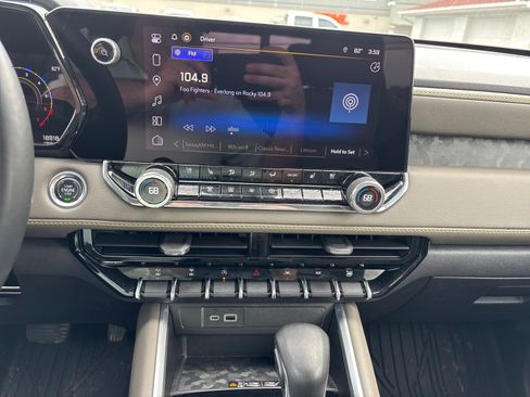 Used 2024 Chevrolet Colorado ZR2 w/ ZR2 Convenience Package III image 19