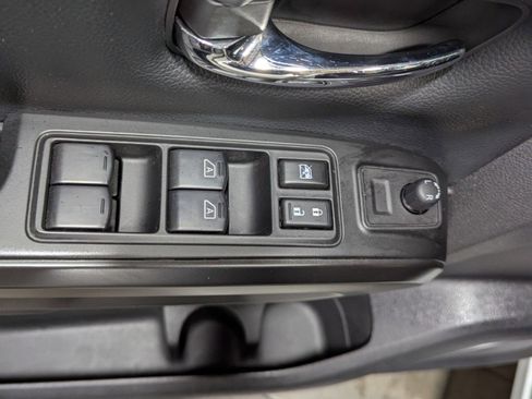 Used 2024 Nissan Titan SV w/ SV Convenience Package image 14