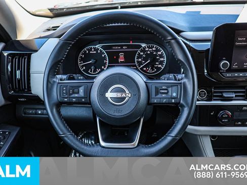 Used 2024 Nissan Pathfinder SV image 33