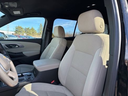 Used 2022 Chevrolet Traverse LS image 20