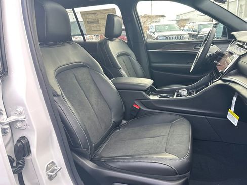 New 2026 Jeep Grand Cherokee Altitude AWD/4WD image 35