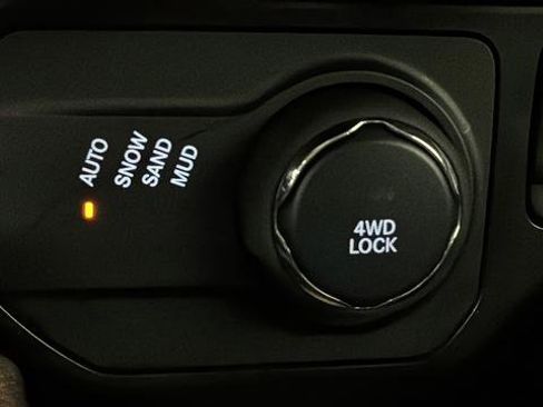 Used 2023 Jeep Renegade Altitude AWD/4WD image 28