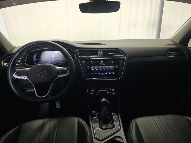 Used 2023 Volkswagen Tiguan SE FWD image 9