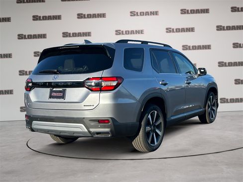 New 2025 Honda Pilot Touring image 5