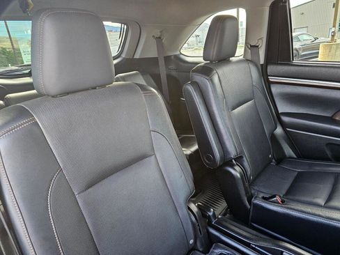 Used 2014 Toyota Highlander Limited Platinum AWD/4WD image 14