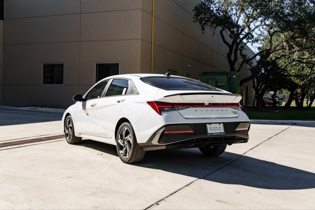 New 2025 Hyundai Elantra SEL FWD image 4