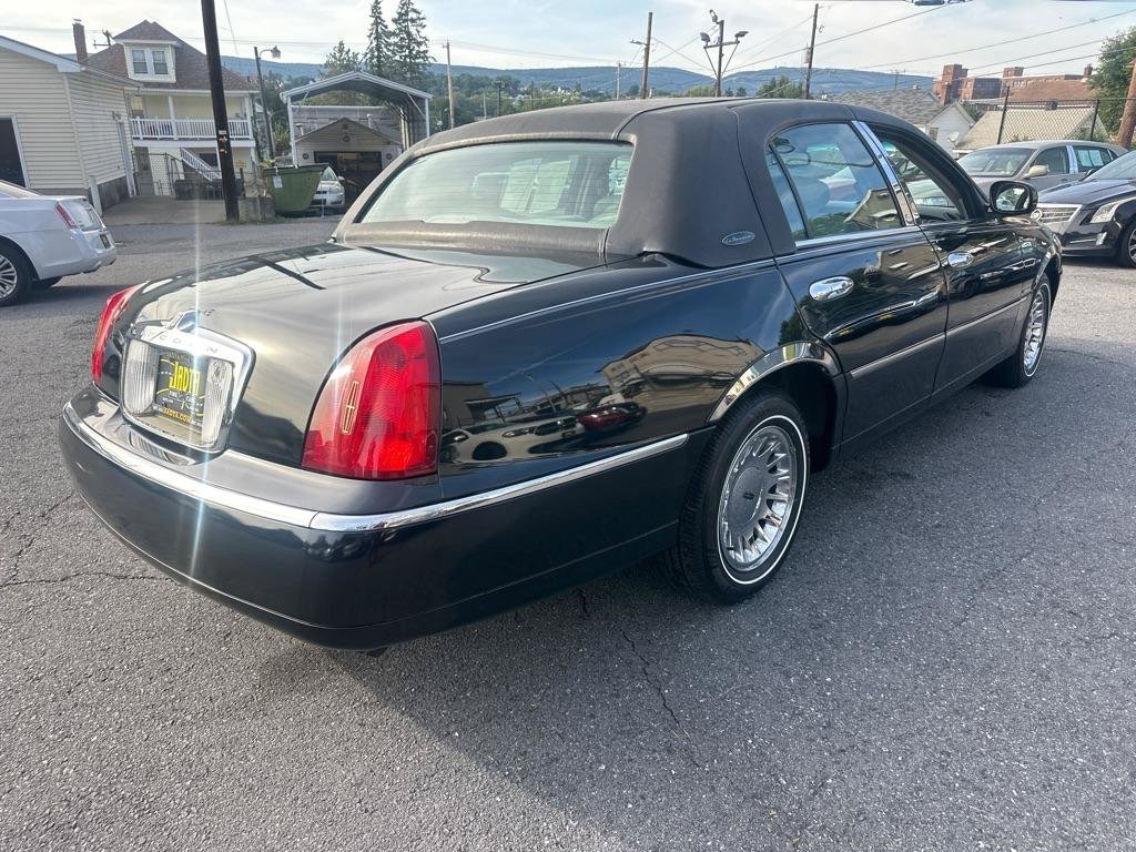 Used 2002 Lincoln Town Car Cartier RWD image 20