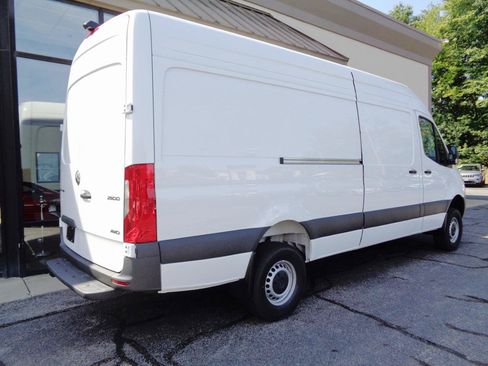 Used 2025 Mercedes-Benz Sprinter 2500 image 5
