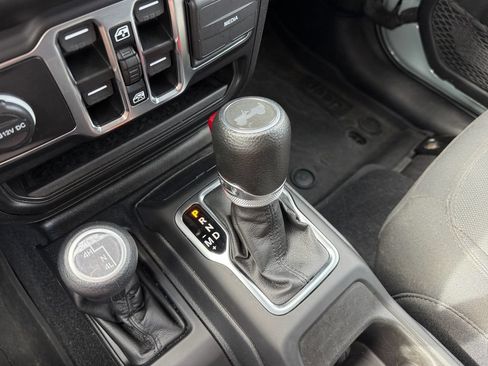 Used 2023 Jeep Wrangler Unlimited Sport AWD/4WD image 29