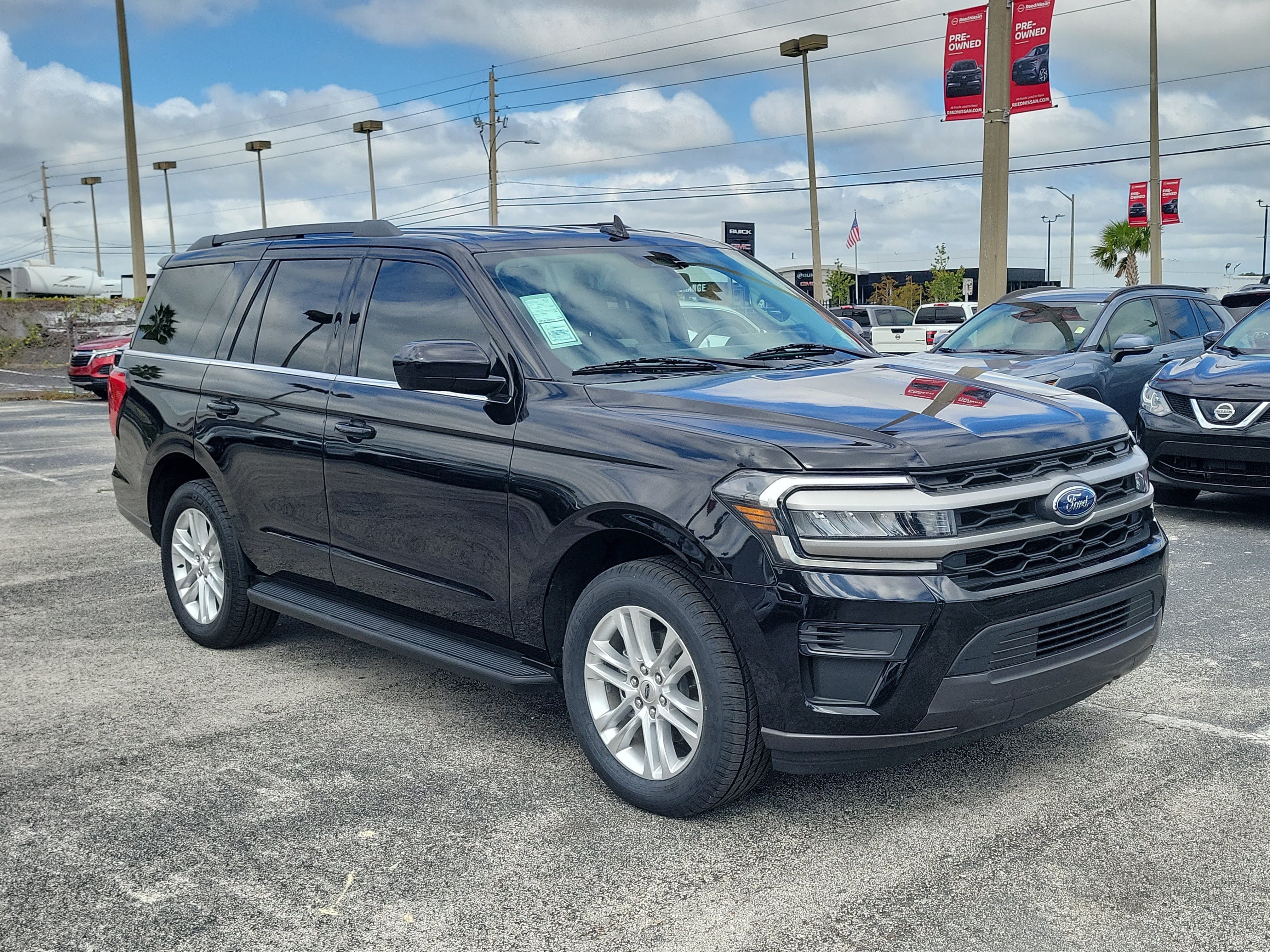 Used 2024 Ford Expedition XLT RWD image 3