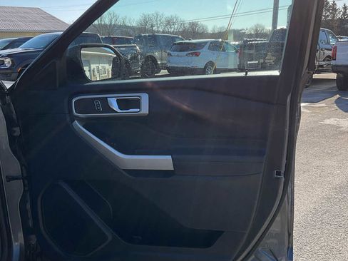 Used 2022 Ford Explorer XLT image 42
