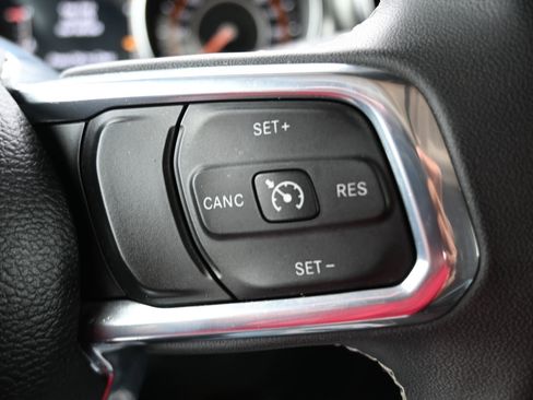 Used 2023 Jeep Gladiator Overland image 10