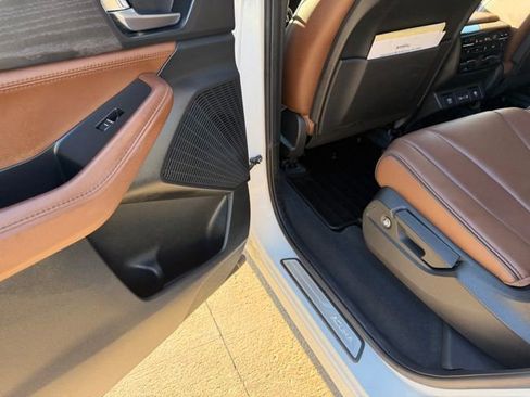 Used 2023 Acura MDX SH-AWD w/ Advance Package image 11