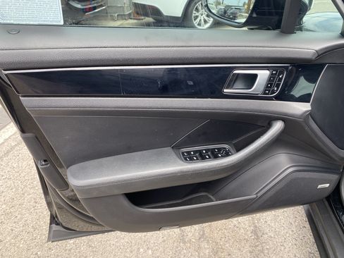 Used 2018 Porsche Panamera 4 AWD/4WD image 13
