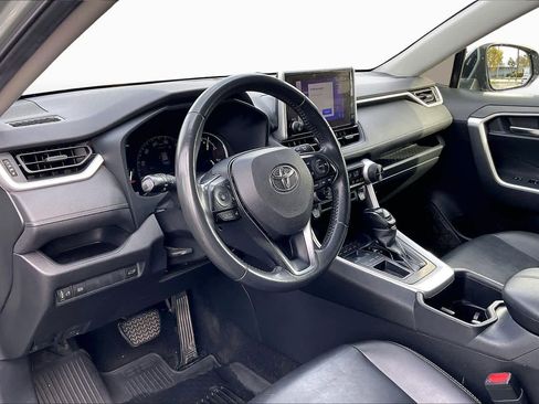 Used 2023 Toyota RAV4 XLE Premium image 17