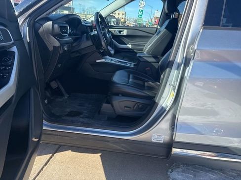 Used 2021 Ford Explorer XLT w/ Equipment Group 202A image 10