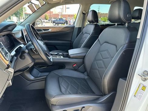 Used 2025 Volkswagen Atlas SE AWD/4WD image 9