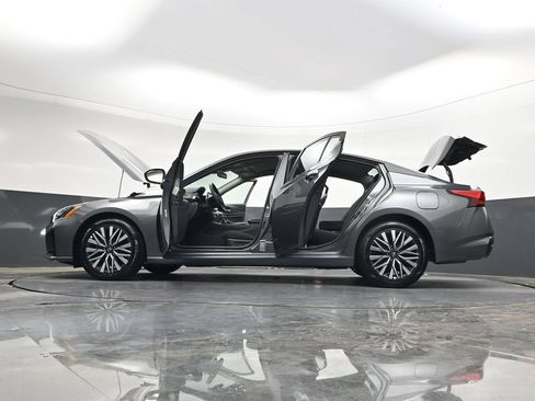Used 2025 Nissan Altima 2.5 SV FWD image 44