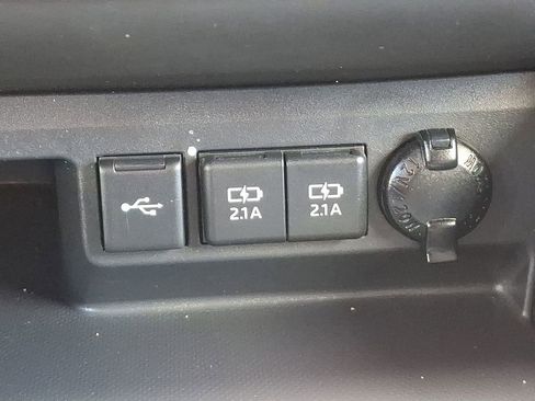 Used 2020 Toyota Highlander XLE image 27