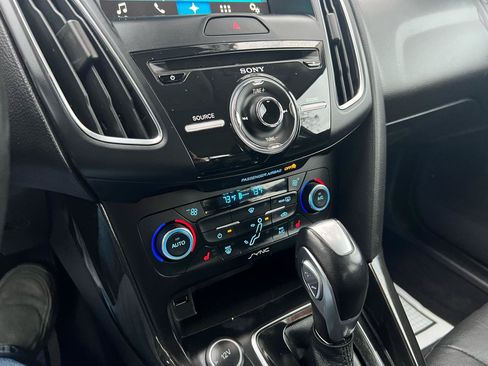 Used 2016 Ford Focus Titanium w/ Titanium Technology Package FWD image 25