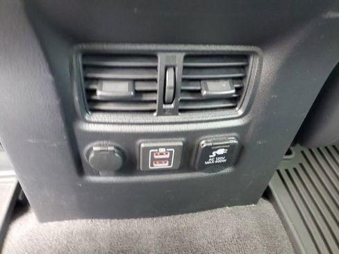 Used 2021 Nissan Titan SV w/ SV Convenience Package AWD/4WD image 12