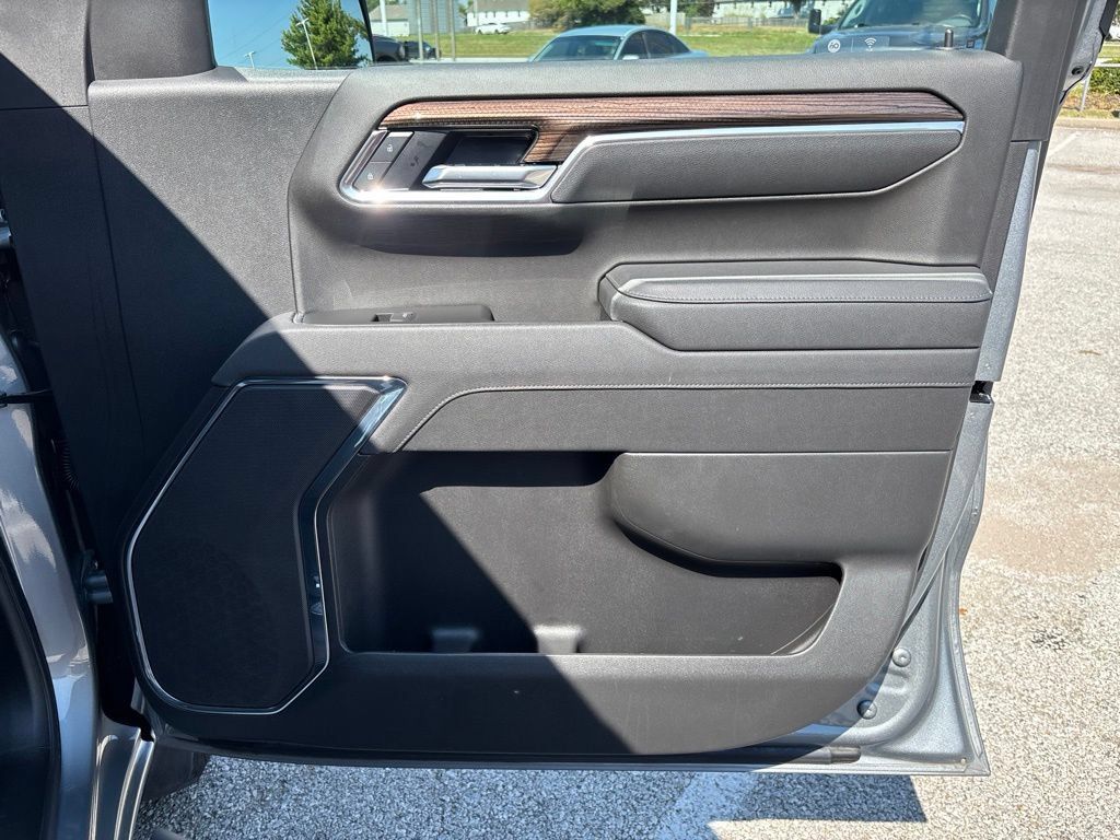 Used 2025 Chevrolet Silverado 1500 LT Trail Boss w/ LPO, Dark Essentials Package AWD/4WD image 26