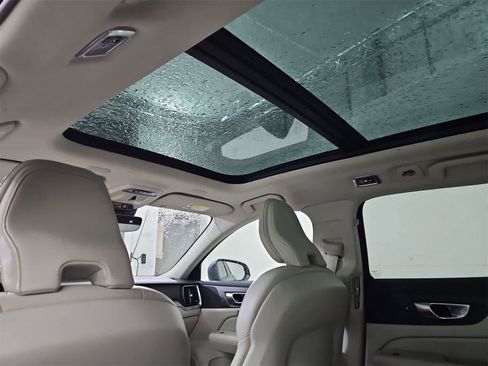 Used 2021 Volvo V60 T5 Cross Country image 22