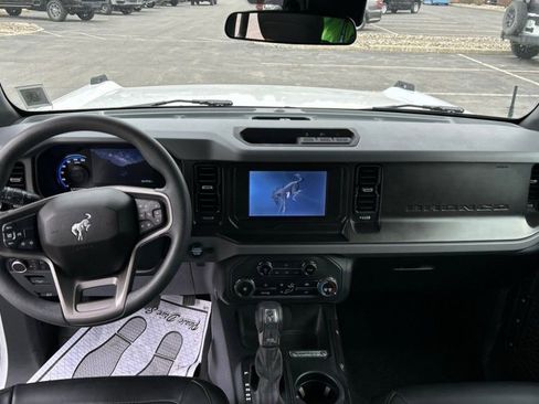 Used 2023 Ford Bronco 4-Door image 3
