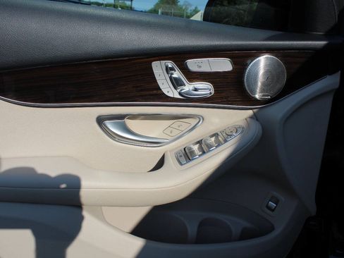 Used 2021 Mercedes-Benz GLC 300 4MATIC Coupe image 21
