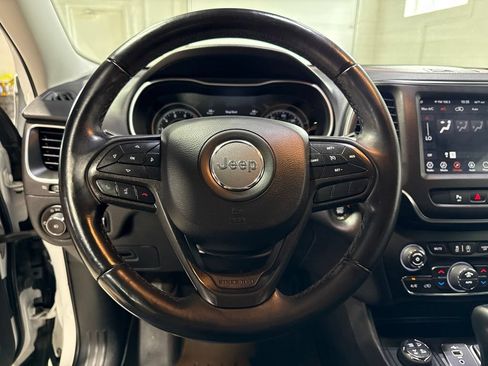 Used 2019 Jeep Cherokee Trailhawk AWD/4WD image 10